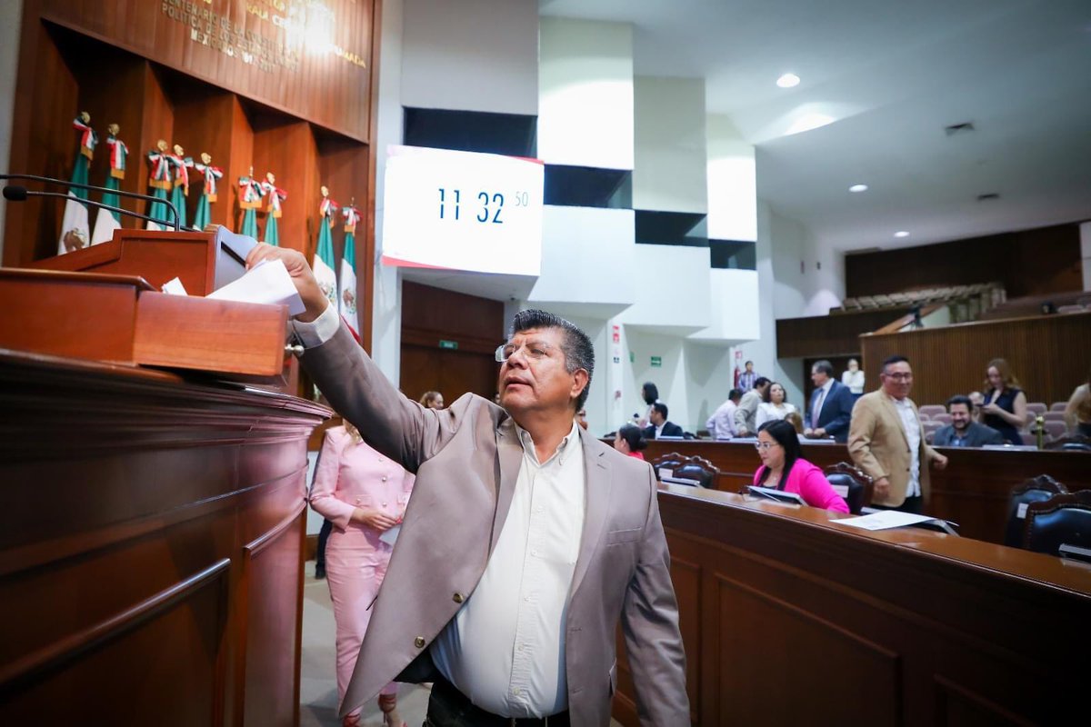 ManuelLuqueRo's tweet photo. Se eligió y tomó protesta a Abigaíl Noriega Félix y Alberto Salazar Gastélum, como Magistrado/a, propietarios, del Supremo Tribunal de Justicia del Estado de Sinaloa.

También tuvimos actividad con una Reunión de la Comisión de Hacienda Pública y Administración. 

#ManuelLuque https://t.co/2xJ83jxRKN