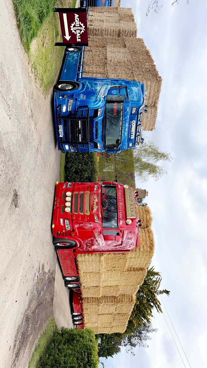 Red or blue it’s up to you …. They stand well together 💪@ScaniaUK #straw #v8power