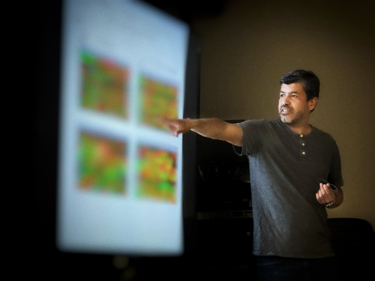 Here we have @DrContrexin  in action today at his #PMB in-house seminar! It was an engaging discussion of his research on brain injury and Pannexin channels! @UCDavisHealth