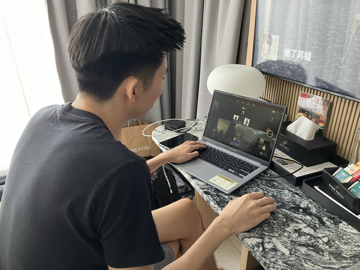 You rest you rust. 💪 @Disiboii and @samuelsequinox always on the @ParallelTCG grind no matter where they are in the world! 🇨🇦🇹🇭 Peep Disi’s new toy @ASUS_ROG Ally 👀