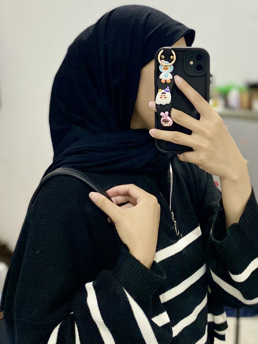 picaronesss's tweet photo. Nemu case hp gemes banget di toko oren. Bahan tebal, ada handstrapnya. 
Available dari iphone X sampai iphone 15 series ♡

Link : https://t.co/mnSMNDctxw https://t.co/mwRFskfDDK