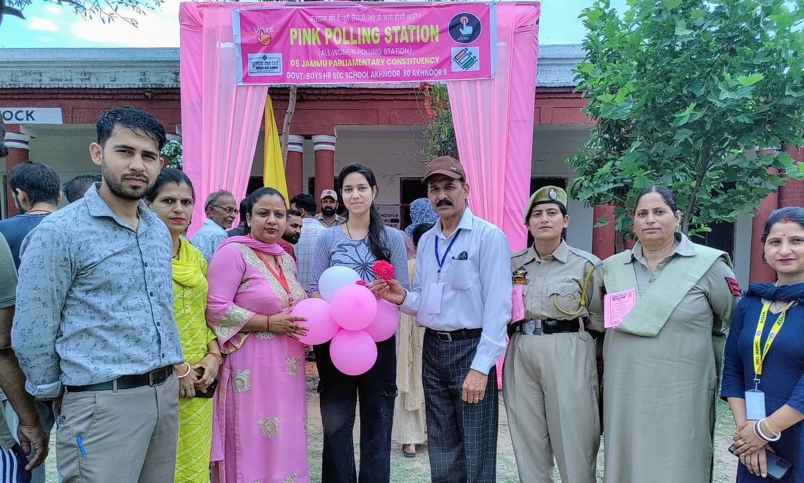 First time voters at Pink Polling Stations are having a memorable experience 👆 #ChunavKaParv #DeshKaGarv #Election2024 #YouAreTheOne #EveryVoteMatters @justcsachin @diprjk @acd_jammu