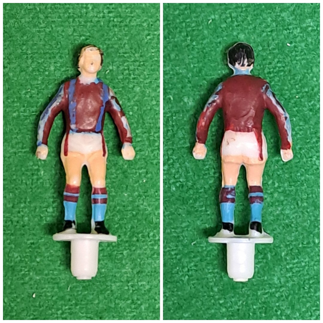 PeterSubbuteo's tweet photo. @Scam_82 @80tribalcolours @ProjectSubbuteo @SubbuteoOnline @SubbuteoBrummie @SubbuteoCollect @HU8GAS @watsthebull I think that's it, 383 Aston Villa 👍👊🤝 Thanks!

The shorts and socks look identical, it's the shirt that I did't trust.

I noticed on the one player here that there is sky blue the same as the socks on the neck, front and back, and also on a few parts of the arm. https://t.co/3pBGZjSA9M