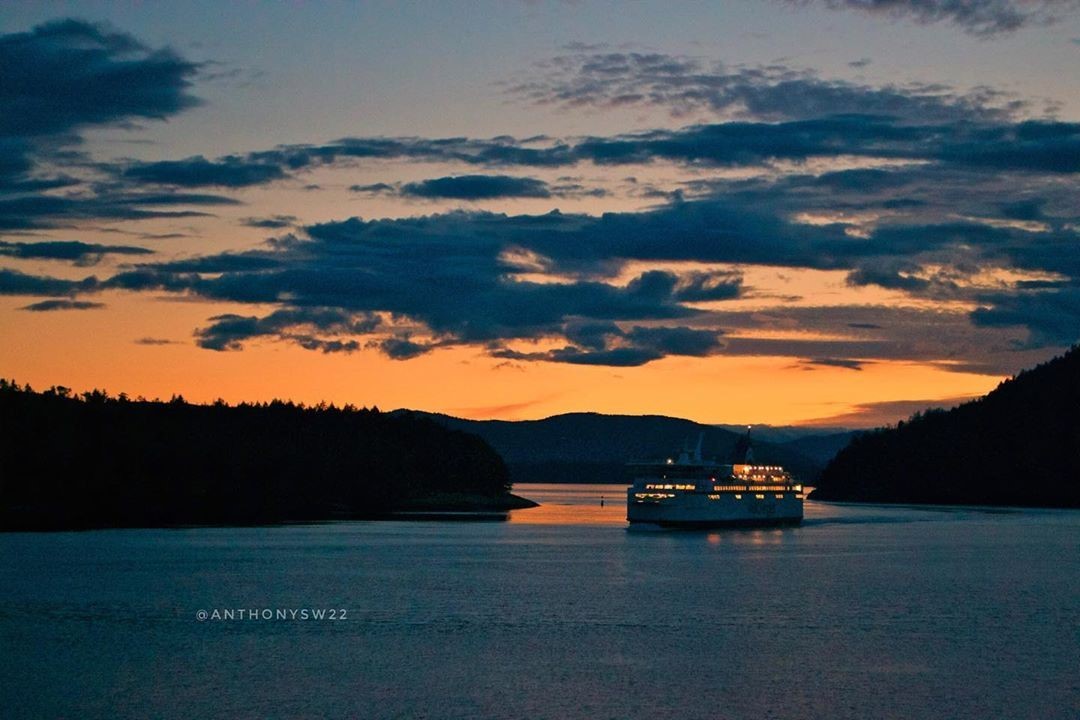 Well, that's all from us for tonight West Coast! 🐳🌞 We are logging off for the night, but, as always, we will be back at 7:00 am tomorrow to answer any @BCFerries-related inquiries you may have. Keep up with our #CurrentConditions here 👉 ow.ly/usg750POuRV ^cm