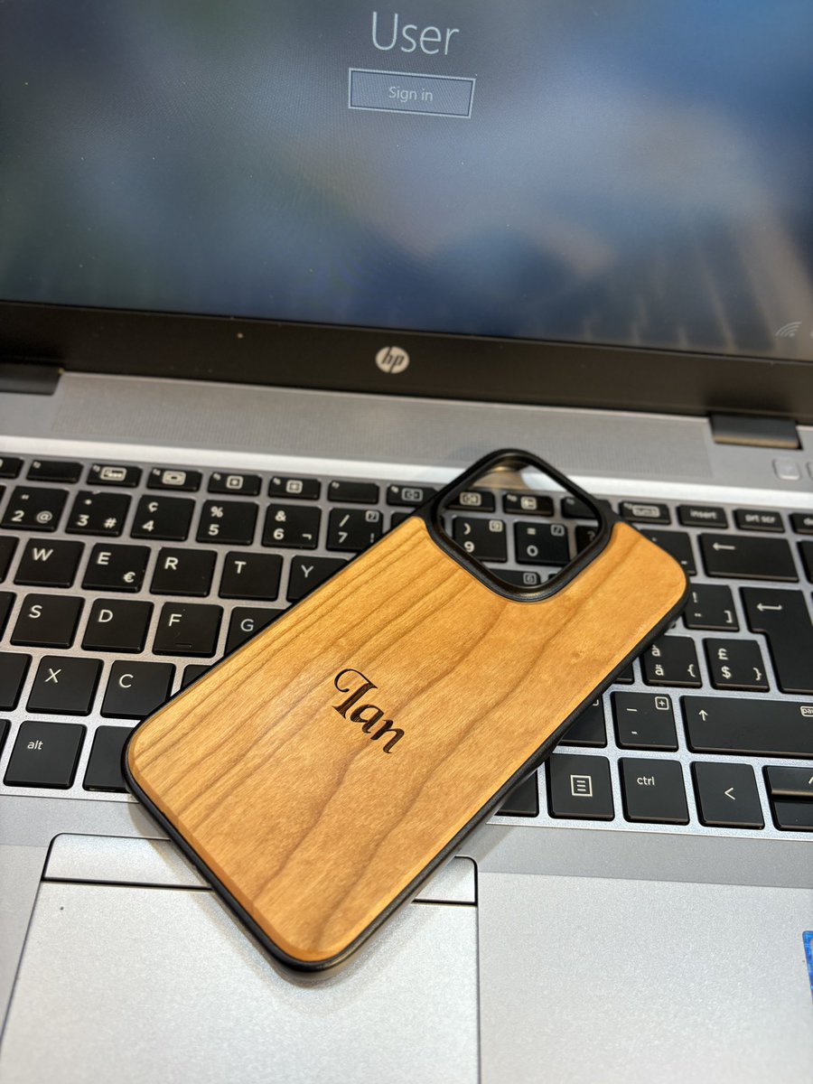 Engraved Wood PhoneCases Price:50,000ugx Whatsapp:0707267566/@glarearmani Deliveries can be made