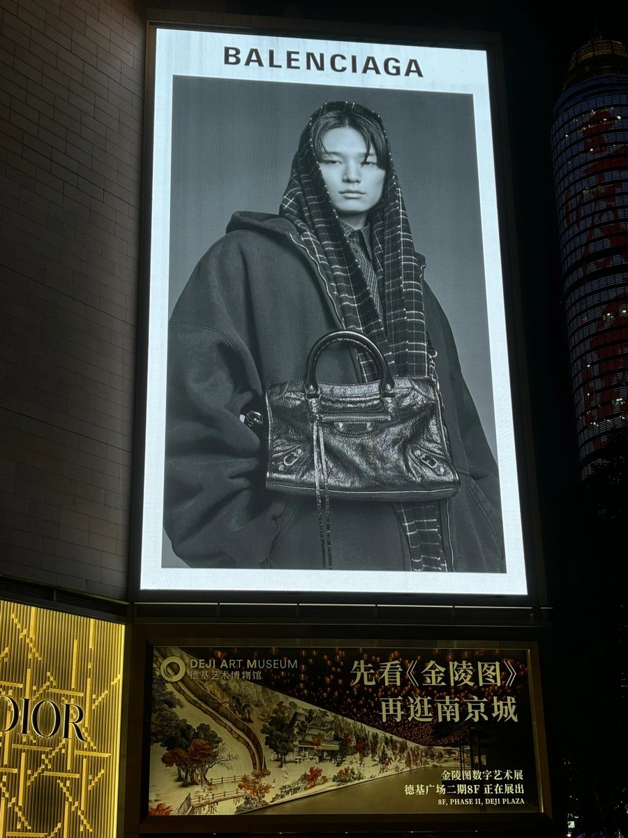 omg juyeon's billboard ad for balenciaga le city campaign in nanjing, china 📍

#주연 #더보이즈