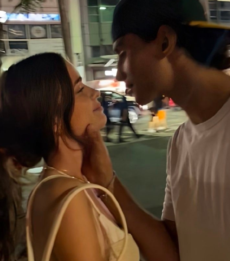 seductioneni's tweet image. Flirting is literally bullying her around both phisically and mentally, and then saying "nah, I'm just playing"

Literally that