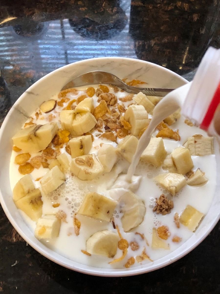 🥪 Eat breakfast like a king,                             Lunch like a  prince,                                             And dinner like a pauper.                              Have a lovely morning 🌅