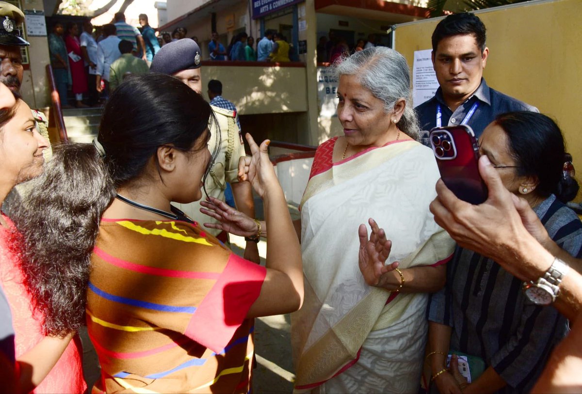 #Bengaluru: Union finance minister Nirmala Sitharaman posing for selfies sought by fans after casting her vote in Jayanagar.