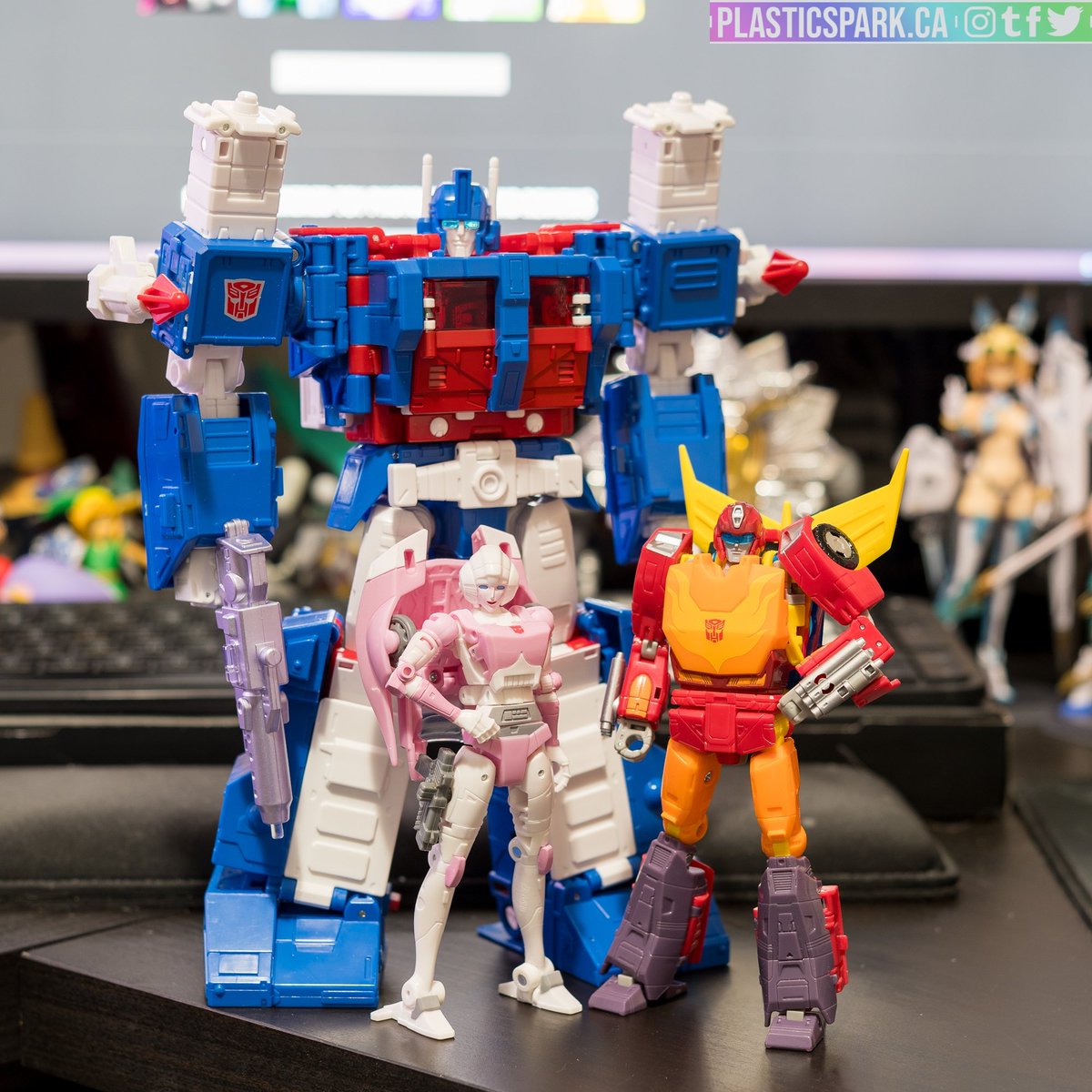 A little #deskbot action on the homefront today. 

📸 Transformers: Studio Series '86 - Ultra Magnus, Arcee, and Hot Rod 

#transformers #toyphotography