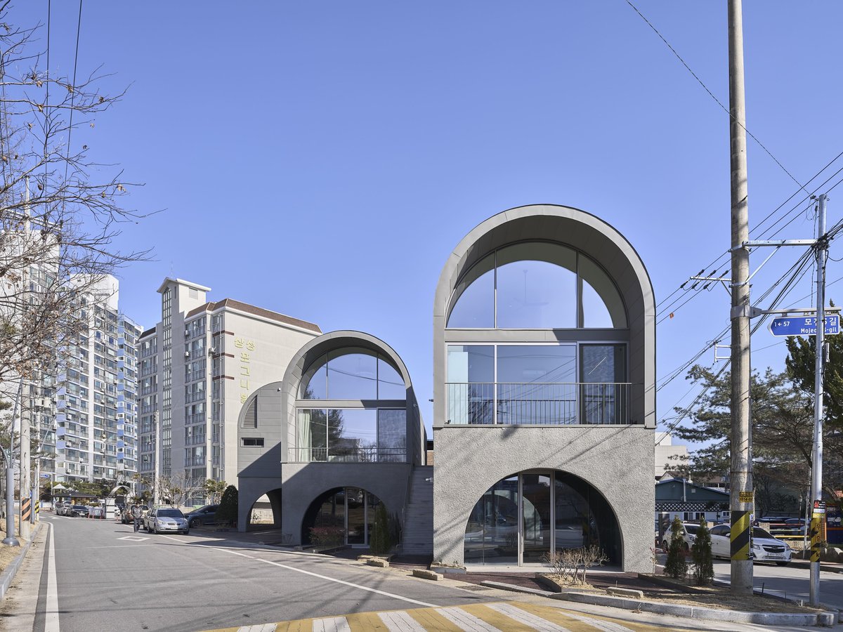 #ResidentialArchitecture Round Roofs Residence / Todot Architects and Partners dlvr.it/T6270f