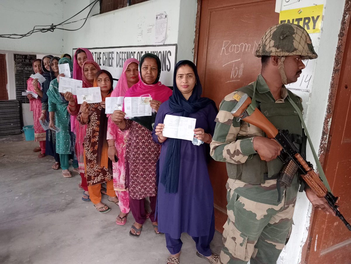 #BREAKING : Polling is going on peacefully at different polling stations in #Jammu . People in large number  to cast their votes in the polling stations .
#LokSabaElections2024  #JammuKashmir