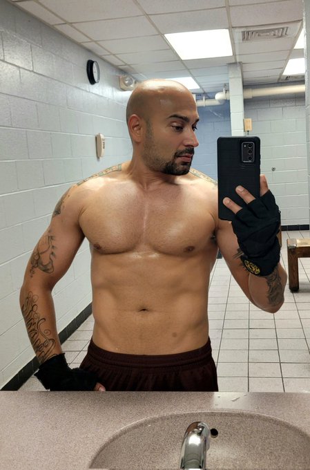 Who wants to rub my chest and lick my abs one by one https://t.co/lOiCYNzaLW<a href="/tag/sex"class="tags"><span>#sex</span></a><a href="/tag/chest"class="tags"><span>#chest</span></a><a href="/tag/feet"class="tags"><span>#feet</span></a><a href="/tag/man"class="tags"><span>#man</span></a><a href="/tag/bigdick"class="tags"><span>#bigdick</span></a><a href="/tag/gay"class="tags"><span>#gay</span></a><a href="/tag/cock"class="tags"><span>#cock</span></a><a href="/tag/men"class="tags"><span>#men</span></a>