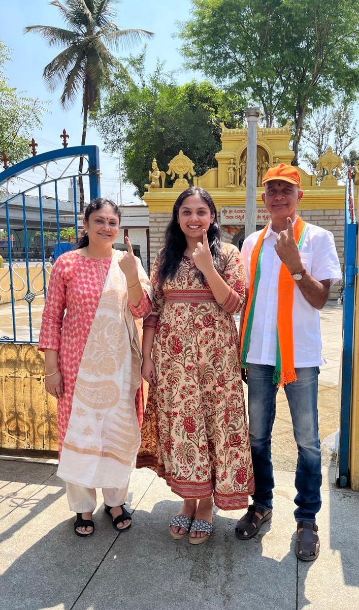 lathamurthy's tweet photo. ಬನ್ನಿ ಎಲ್ಲರೂ ತಪ್ಪದೇ ಮತ ಹಾಕೋಣ. ನಮ್ಮ ಹಕ್ಕನ್ನು ಚಲಾಯಿಸಿ, ದೇಶದ ಪ್ರಗತಿಯಲ್ಲಿ ಪಾಲ್ಗೊಳ್ಳೋಣ. https://t.co/yZveyMMGEr