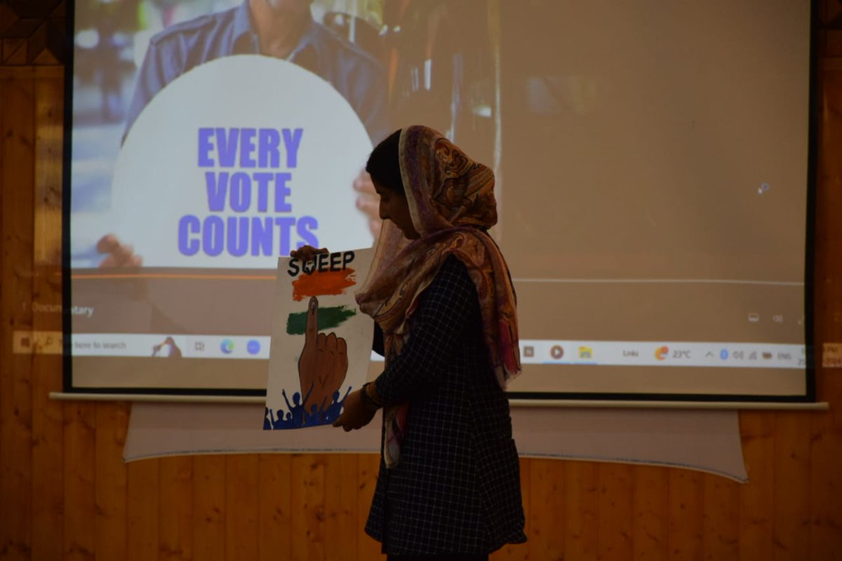 #GeneralElections2024 #Bandipora #MyVoteMyRight District Administration #Bandipora promotes voter awareness with colorful events; organize mega awareness program at Auditorium Kaloosa #Bandipora. The program aimed at promoting the significance of voting and participation in…