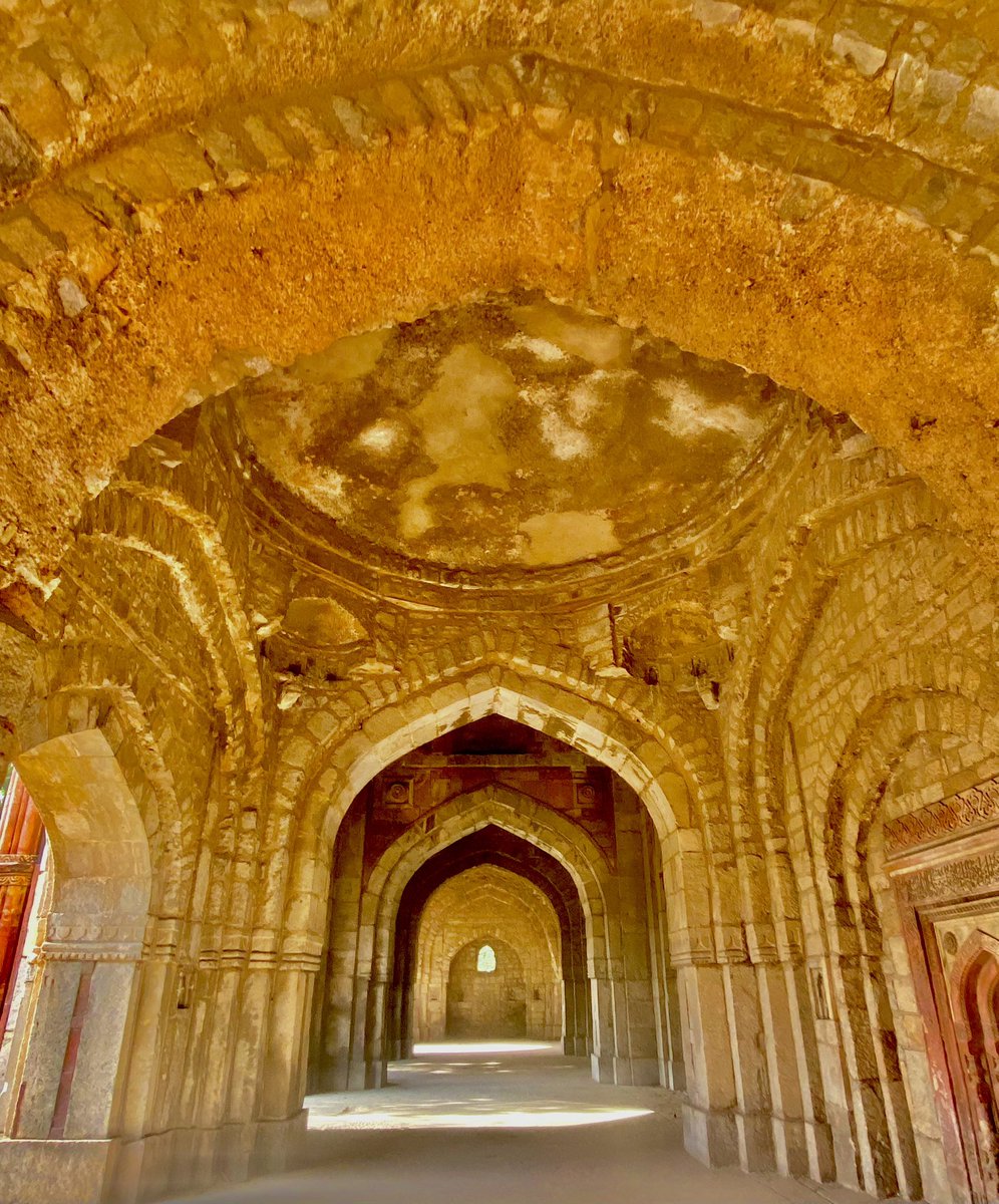 Delhi has plenty of heritage, no wonder the 200-acre Mehrauli Archaeological Park remains less known despite its 100+ historic monuments. It’s the only Delhi area known for 1000 yrs. of continuous occupation spanning multiple dynasties. @incredibleindia @tourism_delhi @tourismgoi
