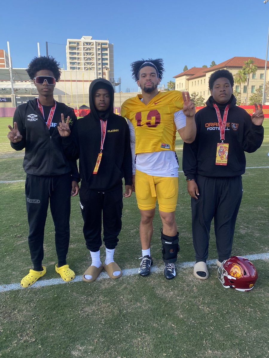 congratulations to @CALEBcsw the #1 pick in the 2024 @NFL draft also congrats to @LincolnRiley the -st person to have 3 #1 picks in 1st round of the draft #FightOn✌🏽guys @Bookie_44 @jaaythaagoat1 @0fficial_44 @DaGman7