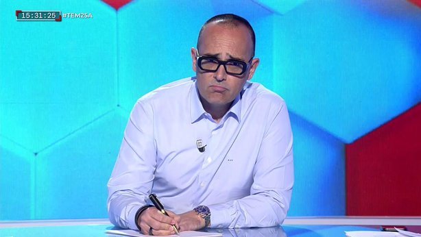 😎 Enorme @todoesmentiratv que con su nuevo horario no para de crecer. Ayer logra un 7.1% de share, su 7º mejor resultado histórico en cuota de pantalla 😎 Una media de 628.000 espectadores siguieron el programa. Líder frente a su competencia directa #QueVivaLaTele #Audiencias