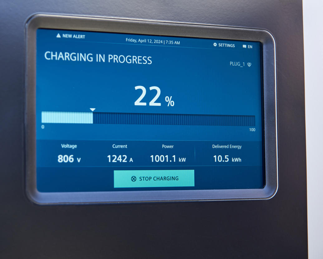 Megawatt #charging challenge completed 🔌 In a pilot together with a well-established OEM, our @SiemensInfra Megawatt Charging System (MCS) prototype accomplished a first 1MW charge to a long-haul #eTruck. More in our press release: sie.ag/7JeGVf