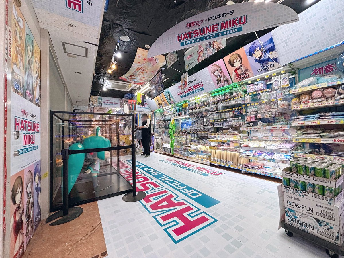 Renoah_xxx's tweet image. HATSUNE MIKU official shop in Akiba🌟

ドン・キホーテ 秋葉原にOPENした、常設コーナーを見てきました。
CHAN×COミクさんたちがいる...！！✨
もともと広く展開されていたけれどすごい✨
(撮影許可いただいています)
#初音ミク