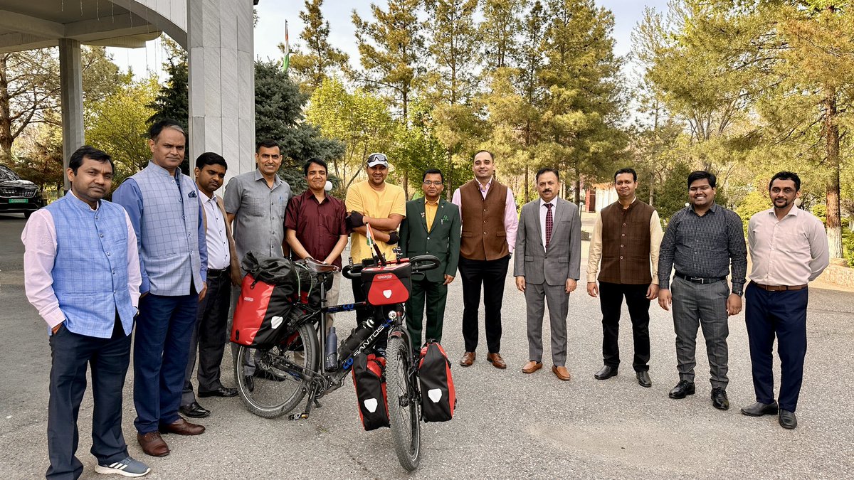 Cycle_baba's tweet image. Your competitors can copy your work, your style or your procedure. But, none can copy your Passion. If you hold it firmly, the world is Yours…!! Be Passionate!!
#cyclebaba