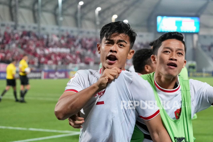 FUN FACT: Lee Young-Jun, pemain yang menerima kartu merah di laga pagi tadi merupakan rekan satu tim Pratama Arhan di Suwon FC. Namun, saat ini Lee Young-Jun sedang menjalani wajib militer sehingga harus dipinjamkan ke Gimcheon Sangmu (klub sepak bola militer korsel)