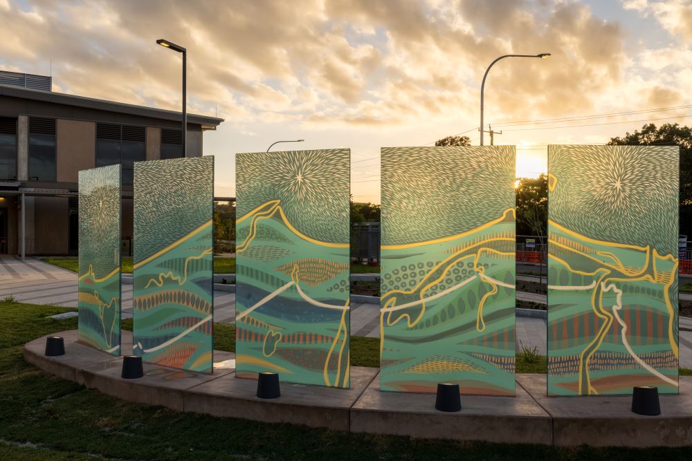 The new Tweed Valley Hospital, set to open on in May, will feature a symbolic Aboriginal artwork at its main entrance.

hinfra.health.nsw.gov.au/news/latest/la…

@NNSWLHD @Collider @TSA @SilverThomasHan @BatesSmart @Lendlease #nswgov #health #nswhealth #hospital #tweedvalley #aboriginalartwork