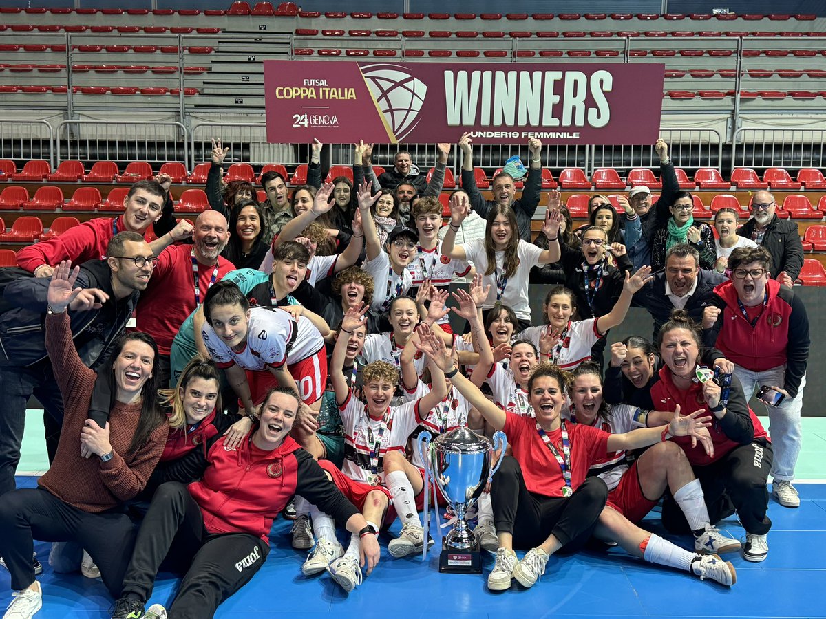 audacec5's tweet photo. ❤️🖤 @RegLiguria  Il nostro trionfo in Coppa Italia Under 19 ❤️🖤 https://t.co/swyU0KOYl9