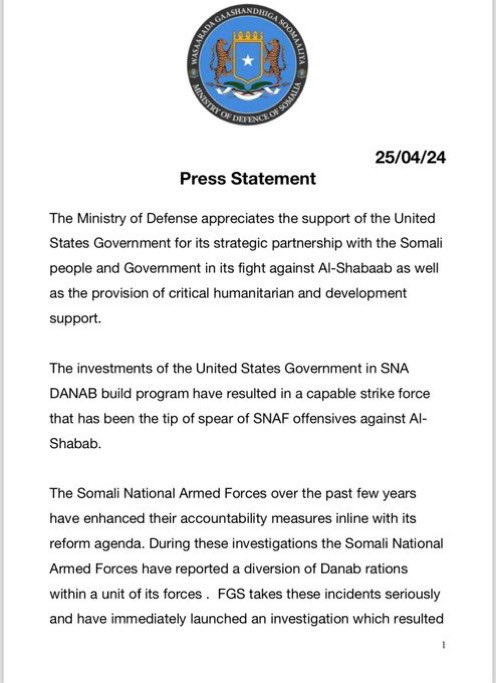RAbdiAnalyst's tweet photo. US government suspends food rations to the elite Somali army unit Danab after a probe unearthed pilfering, sale of food meant for sustainment of soldiers in Mogadishu markets.

Somali MoD admits army food ration theft, claims suspects arrested. https://t.co/wj0DZSB7aB