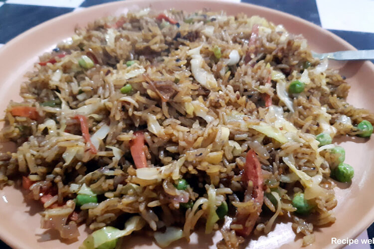 Indo Chinese Fried Rice is a vegetarian fried rice, it is a popular dish nowadays in India which is easily available in any restaurant or street....read....recipewebidea.com/how-to-make-ch…
#recipewebidea #howtomake #chinesefriedrice #vegfriedrice #friedrice #maindish