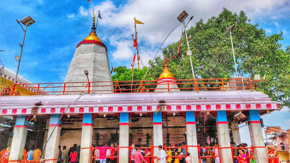 Good morning. Wishing all a blessed Friday.🙏🙏
#VindhyavasiniDham is an ancient #Hindutemple where Goddess Durga is worshipped as Ma Vindhyavasini. Mentioned in Durga Saptashati, the history of this place goes back to antiquity. It is one of the #Shaktipeethas . #HeritageofIndia