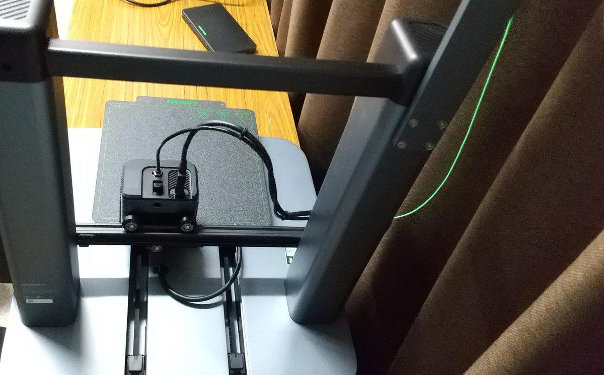 Fullhouse_Suita's tweet photo. 新しい3Dプリンターを導入しました！
その名は、AnkerMake M5！
プリントが速くて仕上がりもキレイ！
キレイな液晶での温度やプリント時間表示のみならず、内臓カメラで今まさにプリントしている所を実況で映してくれます。
これからもっと活用していきましょう！
#3Dプリンター https://t.co/VB6xxDqGGC