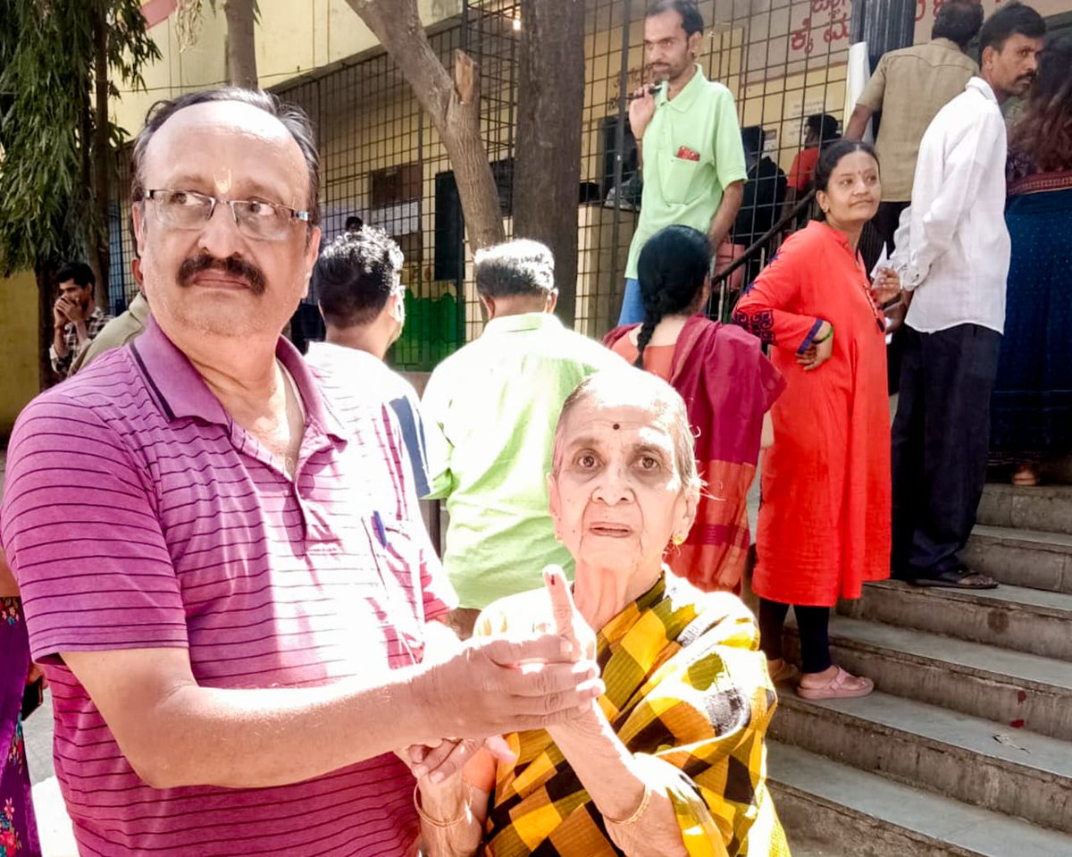 #KarnatakaElections #LokSabhaElections2024 #Bengaluru Parimala Bai, an 85-year-old woman came and cast her vote along with her son in Hoskerehalli Government Kannada Senior Primary School in Padmanabhanagar, Bangalore South Lok Sabha Constituency.