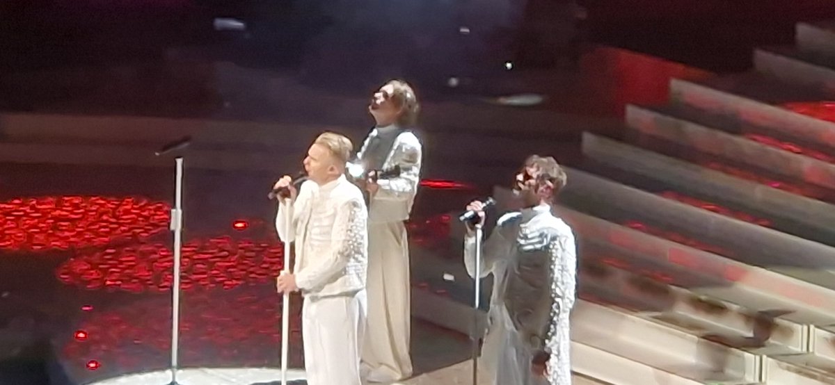 Wow, <a href="/takethat/">Take That</a>, what a night last night at the 02. Absolutely fantastic show. I loved the mixture of old and new songs 🎵.  <a href="/GaryBarlow/">Gary Barlow</a> <a href="/OfficialMarkO/">Mark Owen</a>