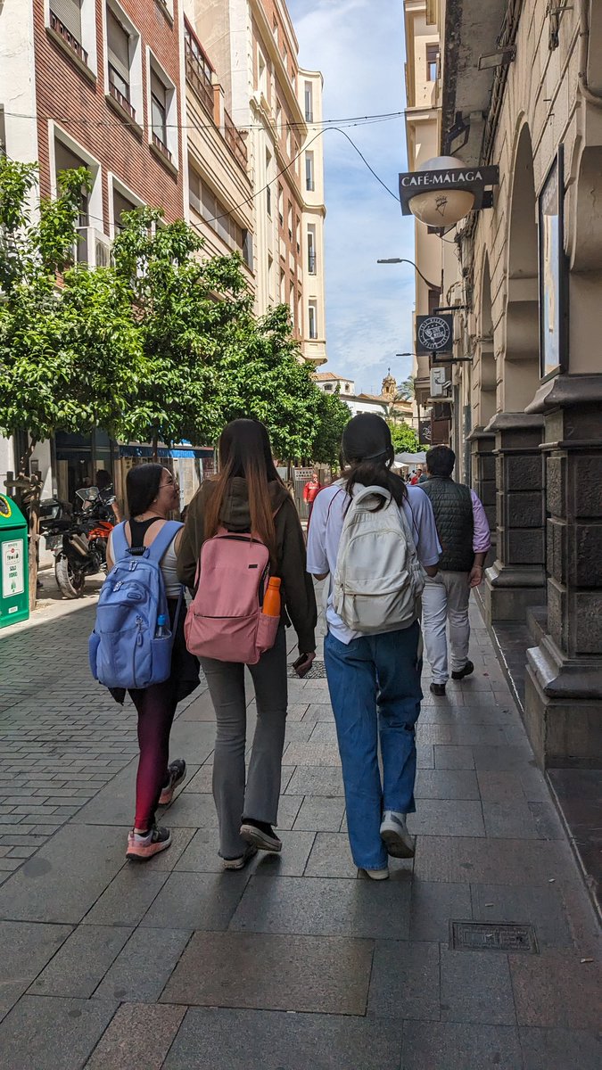 CaroleFerranti's tweet photo. Hier, rencontre avec des professeurs qui organisent chaque année le Gymkhana des mathématiques. De 9h à 14h, dans les rues de la ville, 1800 élèves de 2nde, 1ère, et Tle de 33 lycées rivalisent pour résoudre les énigmes qu'ont créées leurs 80 professeurs... 27e édition... https://t.co/0WxnQSMUBG