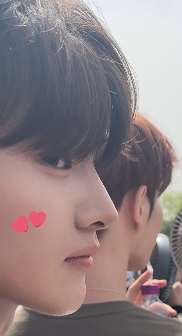 7_21JH's tweet photo. 240426 여의도 버스킹

너무 잘생겼어요
저요

#드리핀 #차준호 
#DRIPPIN #CHAJUNHO https://t.co/FM1TPKKjzd