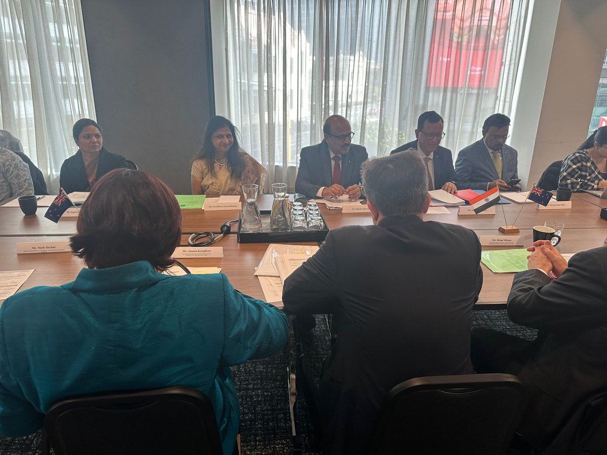 India-New Zealand Joint Trade Committee meeting held in Wellington. Talks led by Mr. Rajesh Agarwal Addl Secy, Min of Com, and Mr. Vangelis Vitalis, Dy Secy Trade & Eco @MFATNZ. Very productive discussions on ways to enhance cooperation in trade & investment btw 🇮🇳&🇳🇿. @MEAIndia