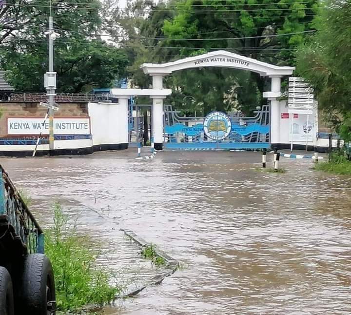 raswahili's tweet photo. Even the Kenya Water Institute, an institution where water management training is taught, was not left behind. 

This flood needs serious attention from us and our leaders. 
We all need to join hands and work together towards managing our environment and the climate change. https://t.co/M1do1biymQ