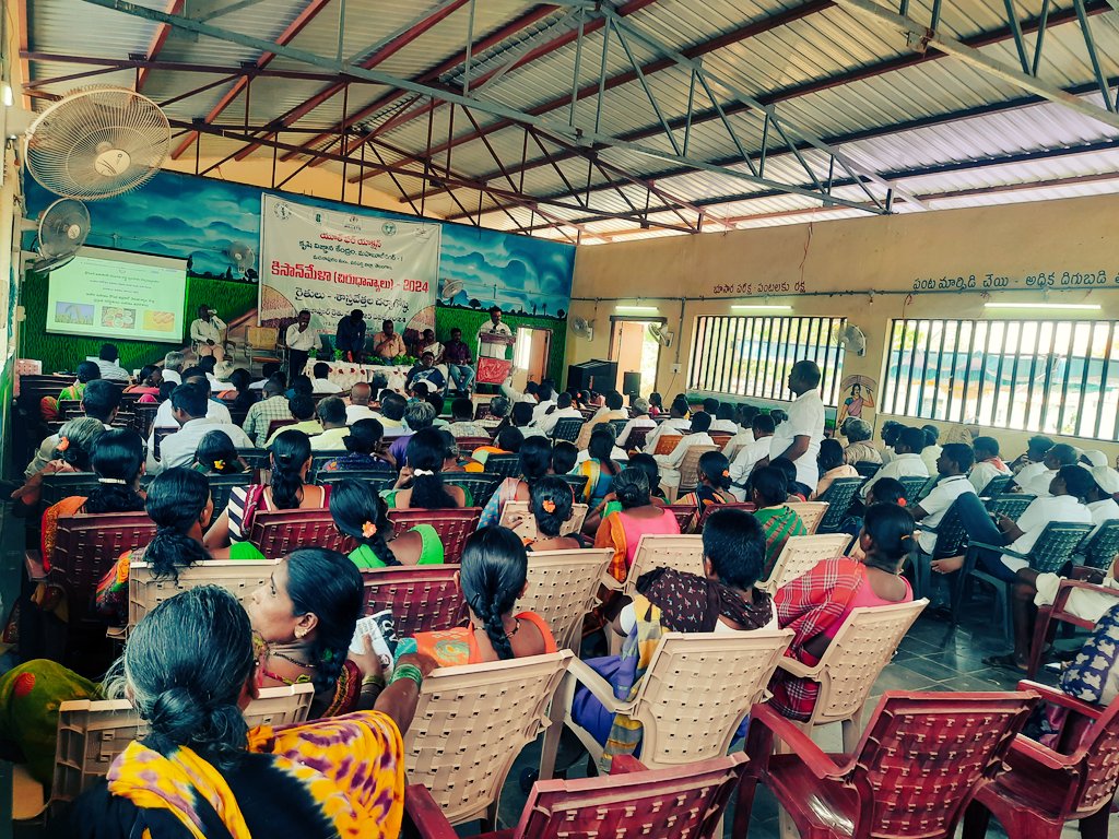 PrashanthiAEO's tweet photo. Conducted  Kisan Mela on millets  at Jajapur Rythuvedika of narayapet mandal Along with scientists KVK madanapuram and Agriculture department @harsha_koya  @MJSudhakar8 https://t.co/bPYnnXhA7C