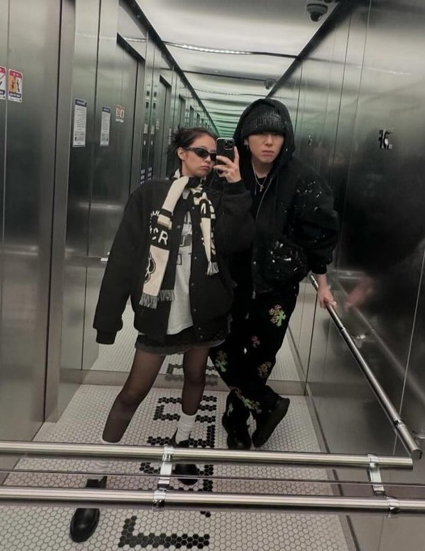 jnsource's tweet photo. jennie and zico https://t.co/fn2ifj7GAG