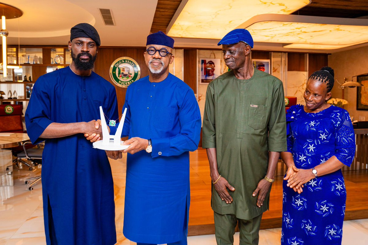 Some highlights from Tunde Onakoya’s @Tunde_OD homecoming celebrations in Abeokuta yesterday: —Tunde becomes the Ogun State Sports ambassador. —In Tunde’s honor, there will be a Chess Competition in Ogun State before the National Sports Festival. {FYI: Ogun State will host…