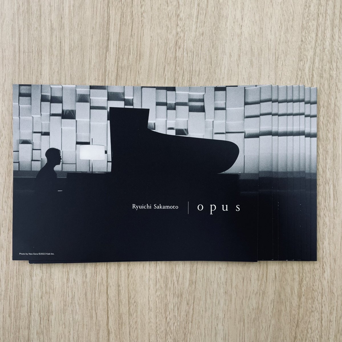 #𝐎𝐩𝐮𝐬‐𝐈𝐧𝐟𝐨𝐫𝐦𝐚𝐭𝐢𝐨𝐧

ご来場の方には『Ryuichi Sakamoto | Opus』オリジナルポストカードをプレゼントしています。
セットリストが掲載されている裏面はご来場の際のお楽しみに…🎶
5月10日から公開の劇場でも配布予定です！

🔽詳細はこちら
note.com/bittersend/n/n…

#坂本龍一
