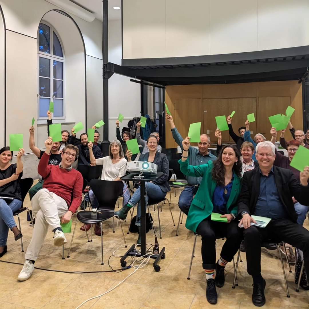 Unsere Parolen für den 9.6.24🍀: JA zum Stromgesetz, JA zur Prämien-Entlastungs-Initiative, Nein zur Kostenbremse-Initiative, Nein zur Unversehrtheits-Initiative