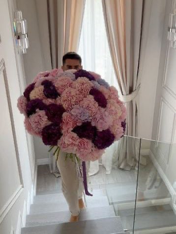 Benibrahimmm's tweet photo. Kadınlar çiçek isteyince; 

Erkeklerin sandığı            Kadınların istediği https://t.co/ZawrhoFXKo