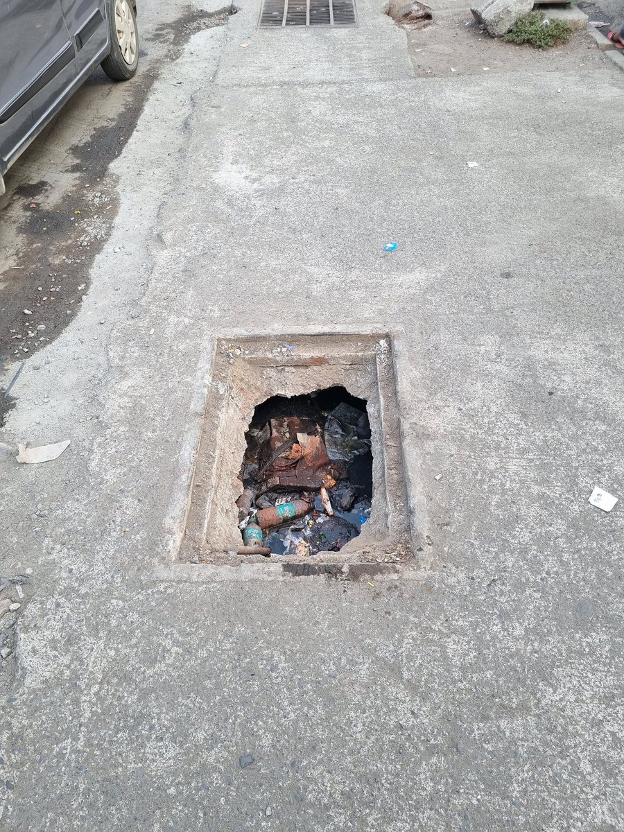 Dear @TMCaTweetAway At Kasarvadavali Naka bus stop, this broken manhole is dangerously kept open. Why are you playing with lives of Pedestrians? Pls replace it and but a new lid asap. #thane #mumbai