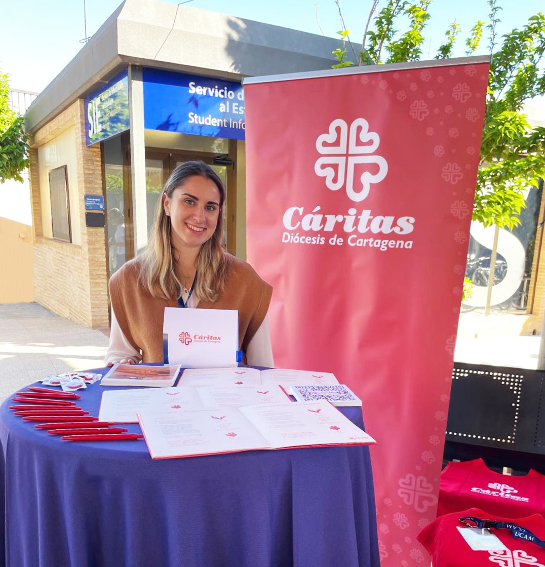 Participamos en la Semana del Empleo y la Formación de la @UCAM, acercando a los futuros egresados las opciones laborales que tienen en @CaritasRMurcia. Procesos de selección abiertos >> caritasregiondemurcia.org/trabaja-con-no…