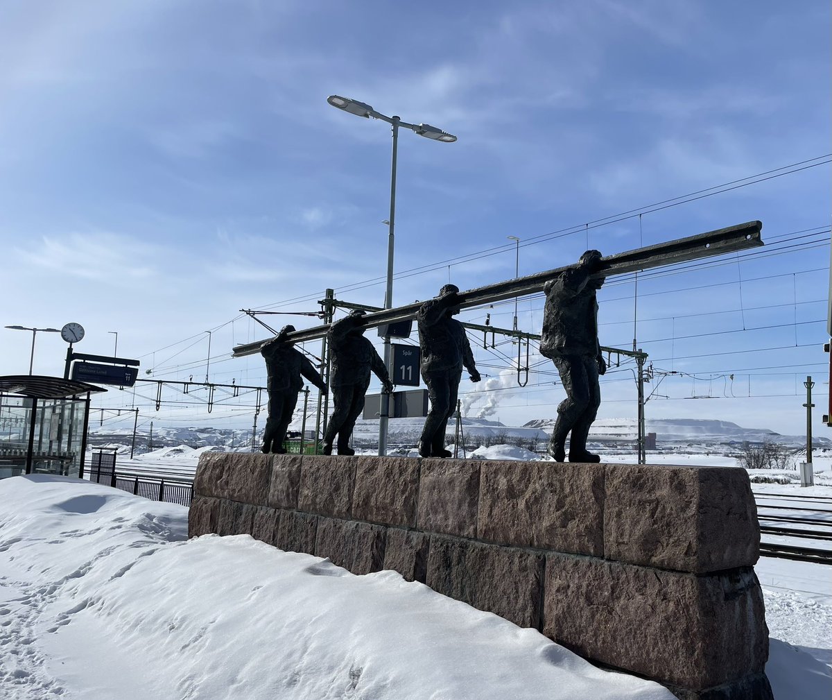 Leaving Kiruna after a fantastic study tour. It’s reaffirmed that: - much green tech vital for climate aims is rooted in our existing industrial fabric - the social Qs of transformation are often as complicated as the tech but get far less attention - the scale & pace is massive