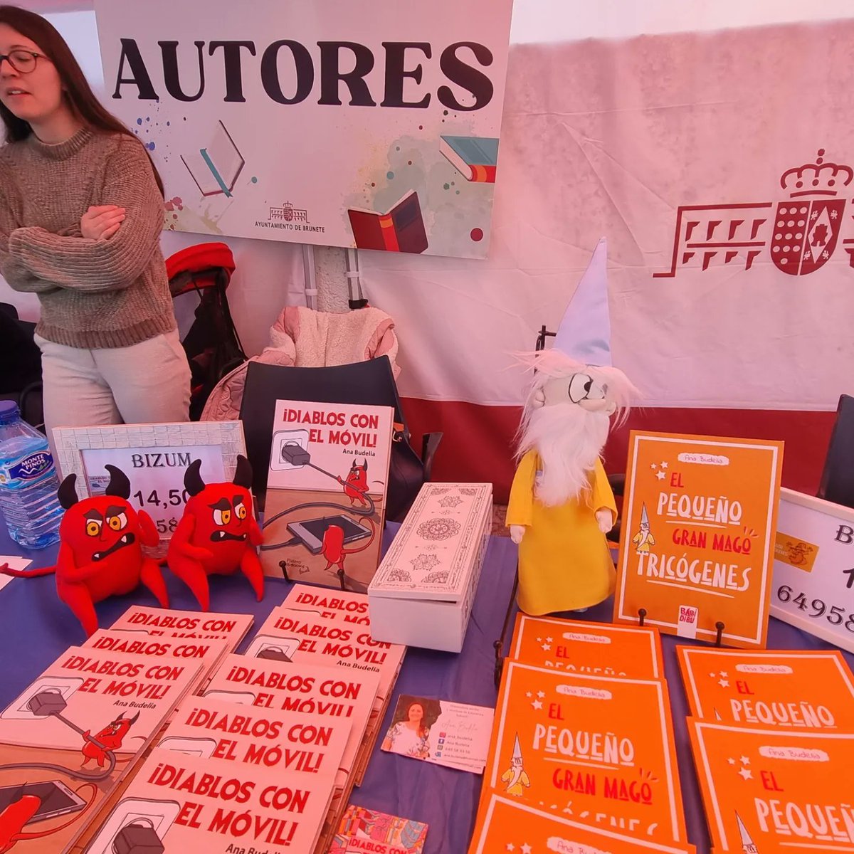 AytoBrunete's tweet photo. Termina la #FeriaDelLibro 
Tres días llenos de actividades y charlas educativas, todas enfocadas al fomento de la lectura e imprescindibles para una buena formación. 
Gracias a todos los que lo han hecho posible.
Gracias Silvia por las fotos.
#ConcejalíaDeEducación https://t.co/EkTyGKU5Vw