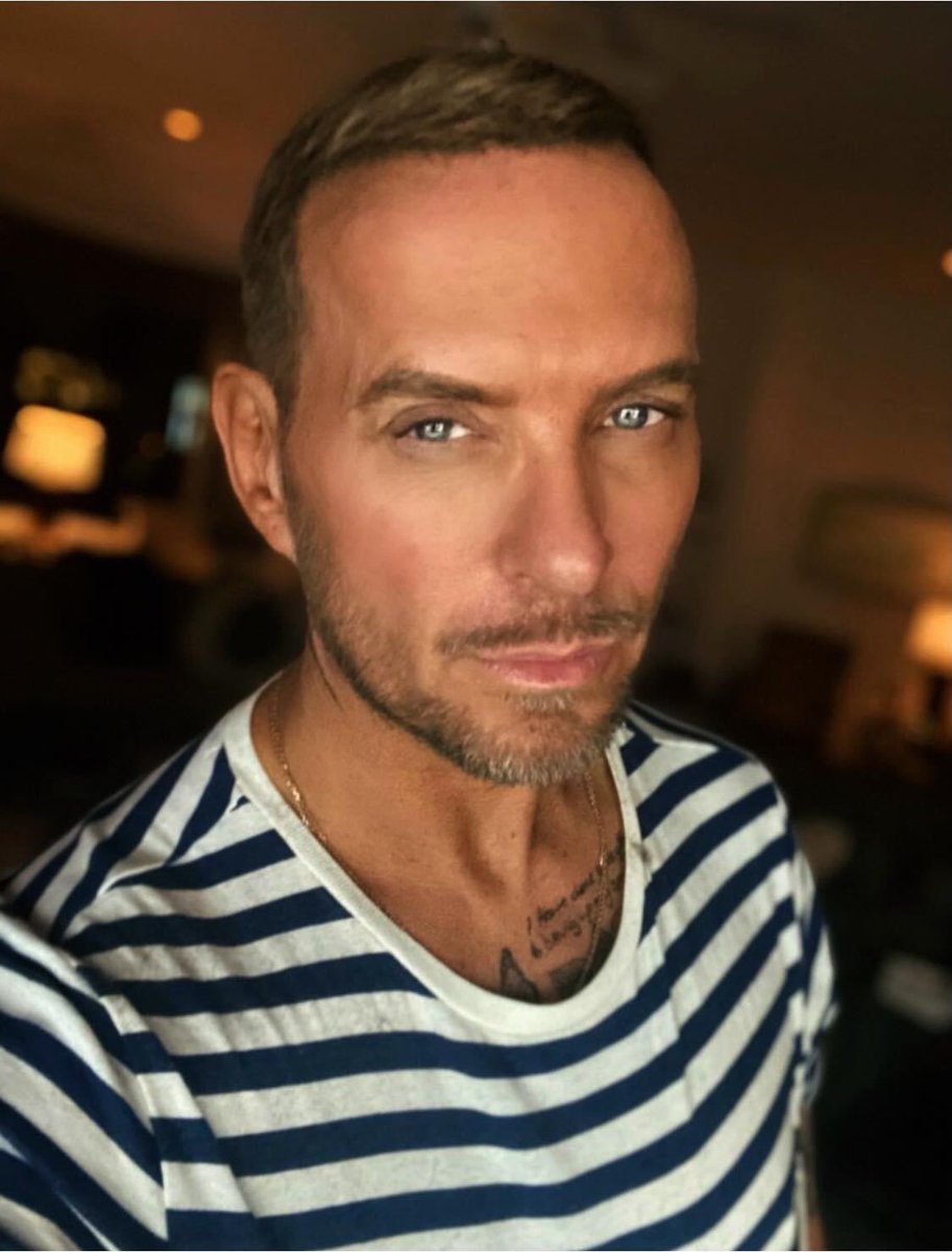 #FridayThoughts You look absolutely gorgeous @mattgoss Hope you, Reggie and Chantal enjoy your day #gorgeous #handsome #singersongwriter #sendinglove❤️❤️