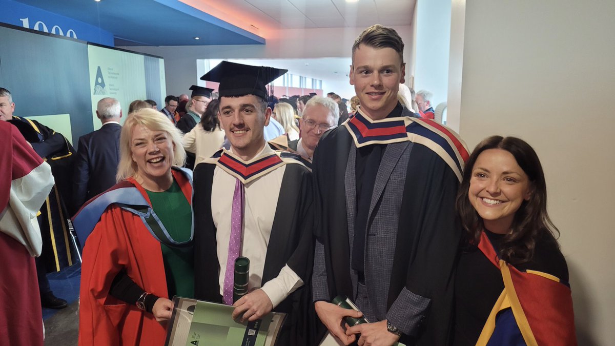 A small but mighty MSc Applied Sport & Exercise Nutrition class @ATU_GalwayCity Comhgairdeas to Matt Moran @Dubs_gaa Dylan McVeigh @Nutrition_X and @kirstyfrick @westbrom on graduating yesterday and to @DrKarenKeane4 who lead this cohort. Great to see them all working in sport